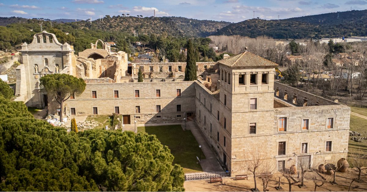Imagen aérea del Monasterio de Santa María La Real de Valdeiglesias en Pelayos de la Presa